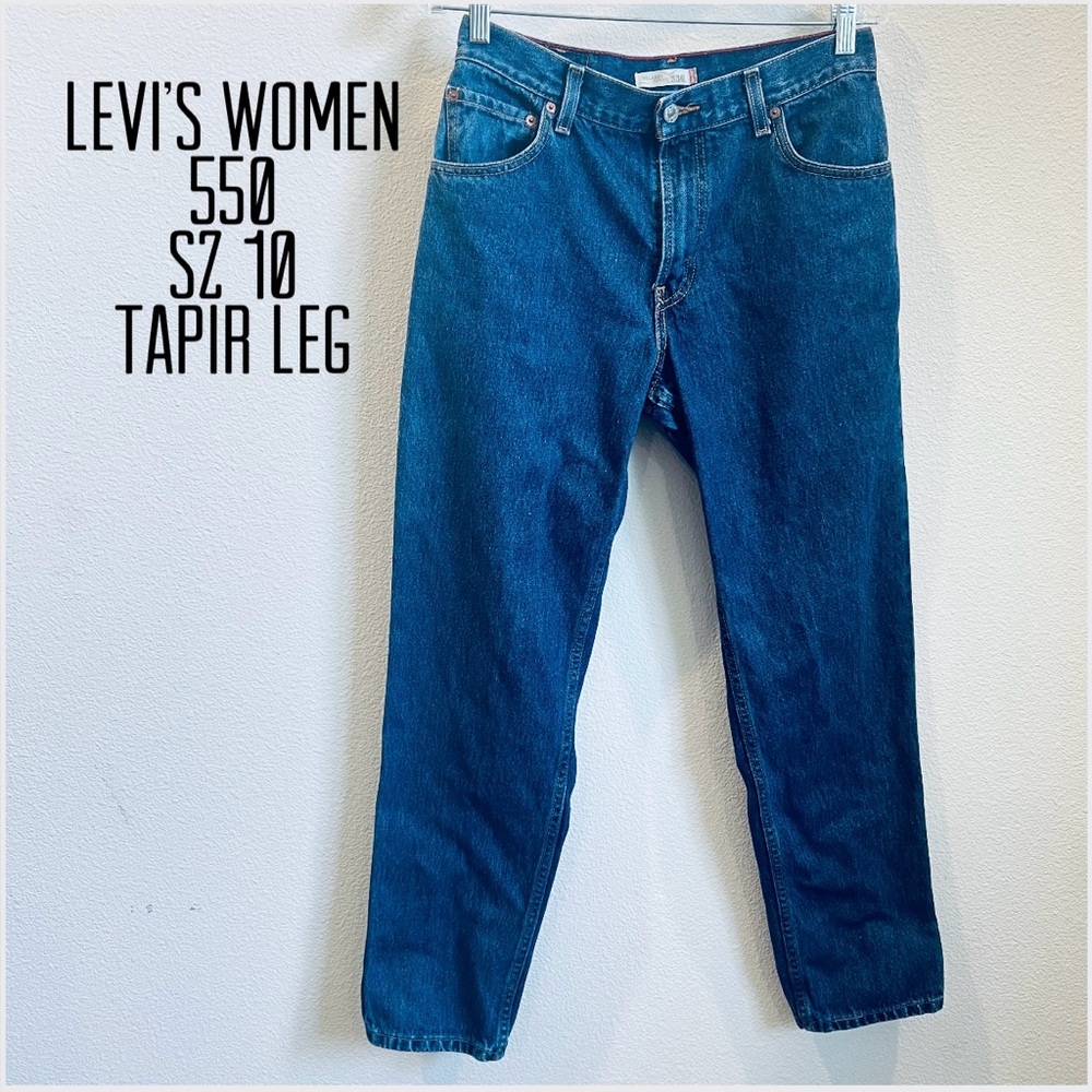 Women’s cotton 550 Levi’s jeans dark blue wash relaxed tapered leg  size 10 M